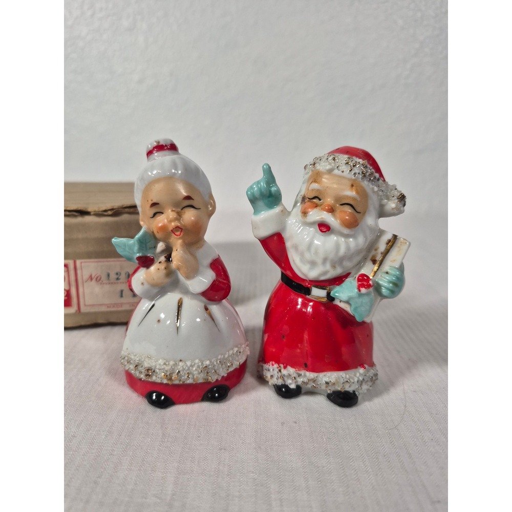 Vtge Santa and Mrs Claus Salt & Pepper Shakers Christmas Decor Mid Century Pair